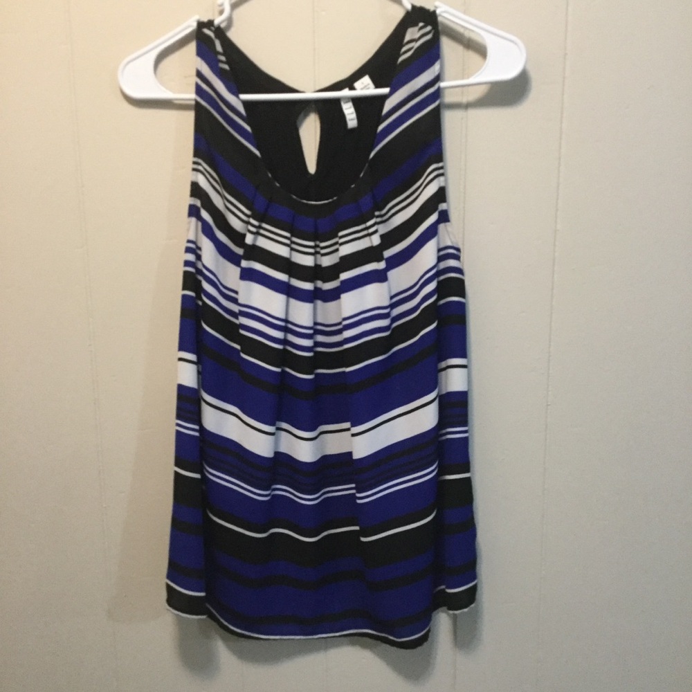 Elle Striped Top with Keyhole Opening at Neck